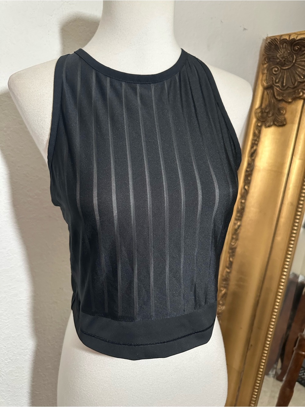 Like New Reebok Speed Wick Black Sheer Pinstripe Tank Top Size Medium